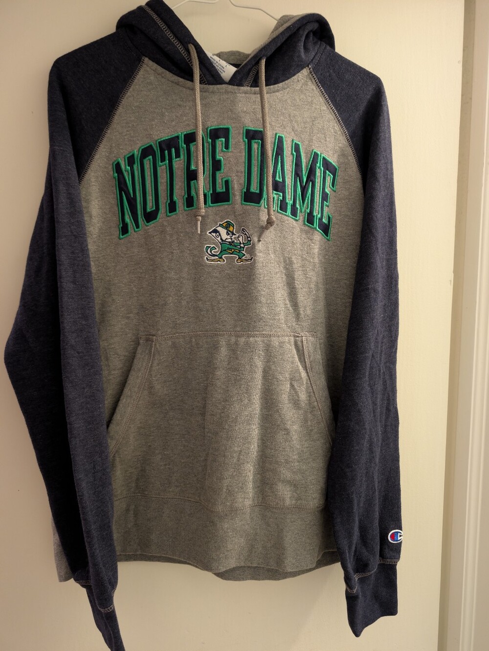 Champion Notre Dame Hoodie. Medium.